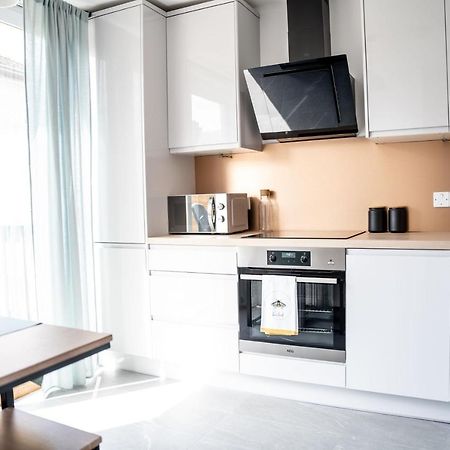 Luxurious Two Bedroom Apartment With Private Parking เพิร์ท ภายนอก รูปภาพ