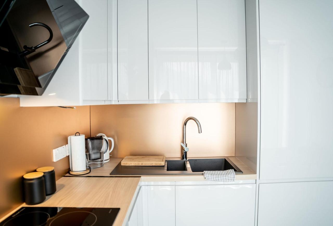 Luxurious Two Bedroom Apartment With Private Parking เพิร์ท ภายนอก รูปภาพ