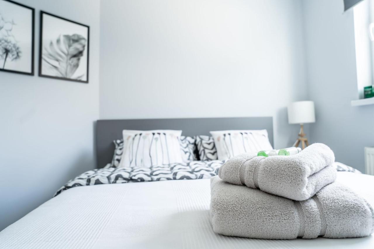 Luxurious Two Bedroom Apartment With Private Parking เพิร์ท ภายนอก รูปภาพ